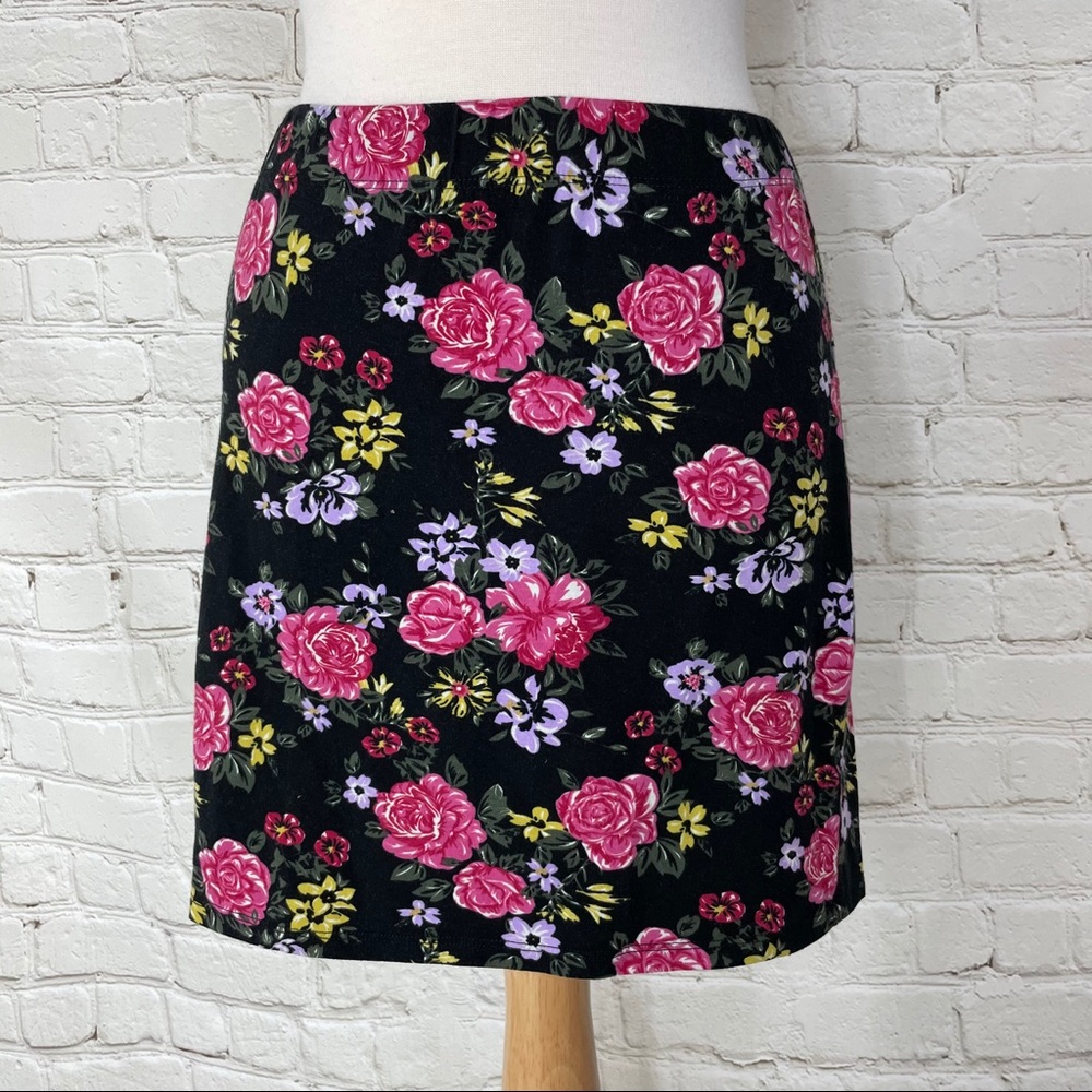 UO Truly Madly Deeply Floral Skirt Size Medium